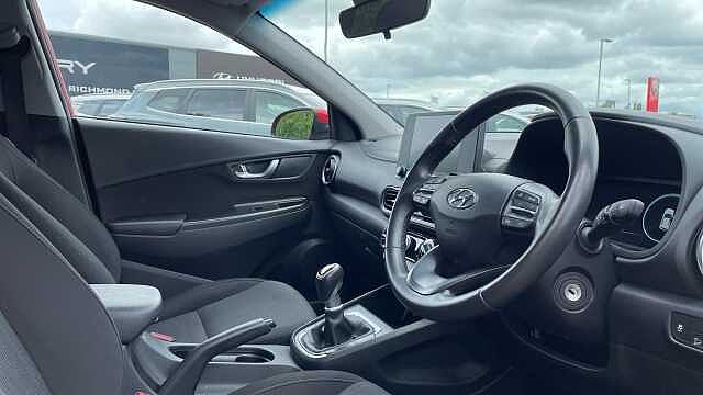 Hyundai KONA 1.0 T-GDi MHEV SE Connect SUV 5dr Petrol Hybrid Manual Euro 6 (s/s) (120 ps) Red
