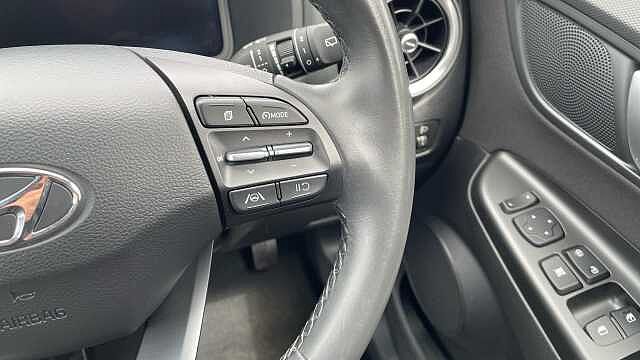 Hyundai KONA 1.0 T-GDi MHEV SE Connect SUV 5dr Petrol Hybrid Manual Euro 6 (s/s) (120 ps) Red