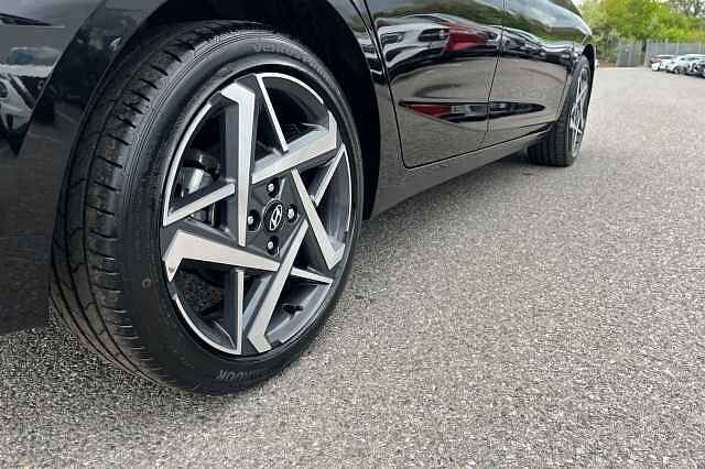 Hyundai I20 1.0 T Gdi Premium Hatchback 5dr Petrol Dct Euro 6 (s/s) (100 Ps) Phantom Black