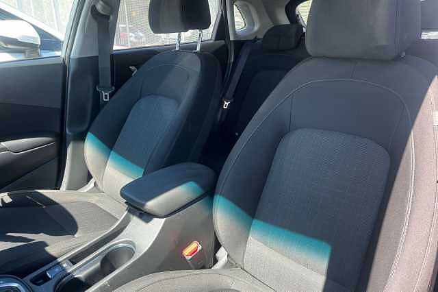 Hyundai KONA 1.6 H Gdi Premium Suv 5dr Petrol Hybrid Dct Euro 6 (s/s) (141 Ps) Galactic Grey
