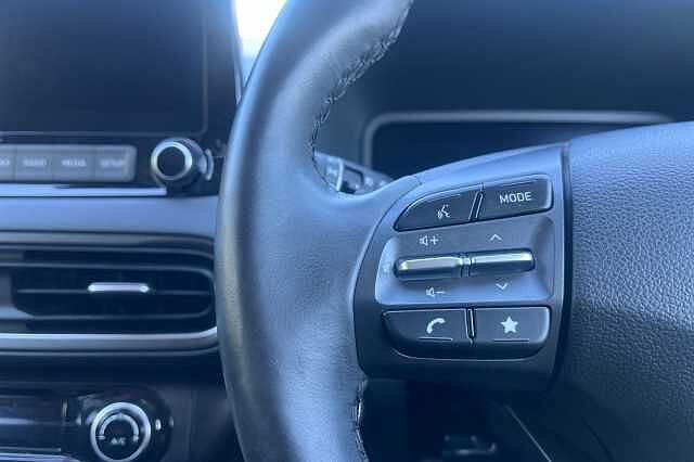 Hyundai KONA 1.6 H Gdi Premium Suv 5dr Petrol Hybrid Dct Euro 6 (s/s) (141 Ps) Galactic Grey