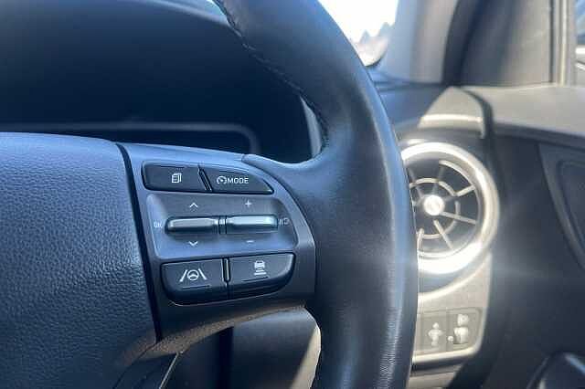 Hyundai KONA 1.6 H Gdi Premium Suv 5dr Petrol Hybrid Dct Euro 6 (s/s) (141 Ps) Galactic Grey