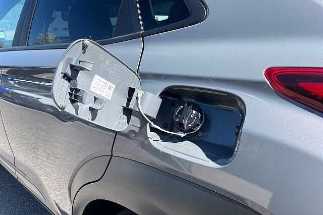 Hyundai KONA 1.6 H Gdi Premium Suv 5dr Petrol Hybrid Dct Euro 6 (s/s) (141 Ps) Galactic Grey