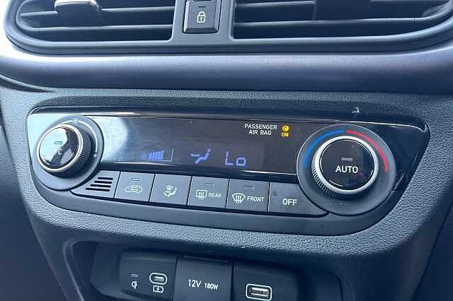 Hyundai I10 1.0 Premium Hatchback 5dr Petrol Auto Euro 6 (s/s) (63 Ps)