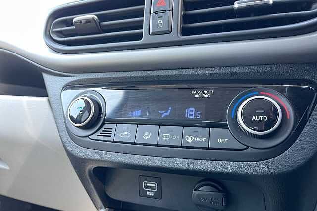Hyundai I10 1.0 Premium Hatchback 5dr Petrol Auto Euro 6 (s/s) (67 Ps)