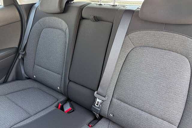 Hyundai Kona 39kwh Se Connect Suv 5dr Electric Auto (10.5kw Charger) (136 Ps)