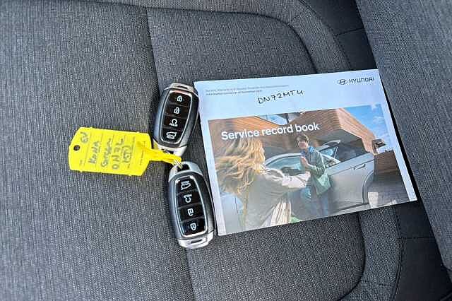 Hyundai Kona 39kwh Se Connect Suv 5dr Electric Auto (10.5kw Charger) (136 Ps)
