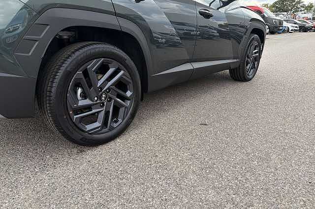 Hyundai TUCSON 1.6t Hybrid Black Line Suv 5dr Petrol Hybrid Auto Euro 6 (s/s) (239 Ps) Pearl - Cypress Green