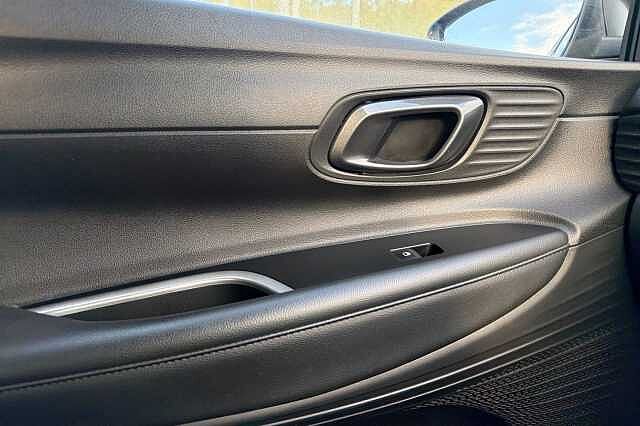 Hyundai BAYON 1.0 T Gdi Mhev Premium Suv 5dr Petrol Hybrid Dct Euro 6 (s/s) (100 Ps) Intense Blue