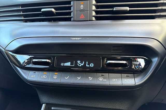 Hyundai BAYON 1.0 T Gdi Mhev Premium Suv 5dr Petrol Hybrid Dct Euro 6 (s/s) (100 Ps) Intense Blue
