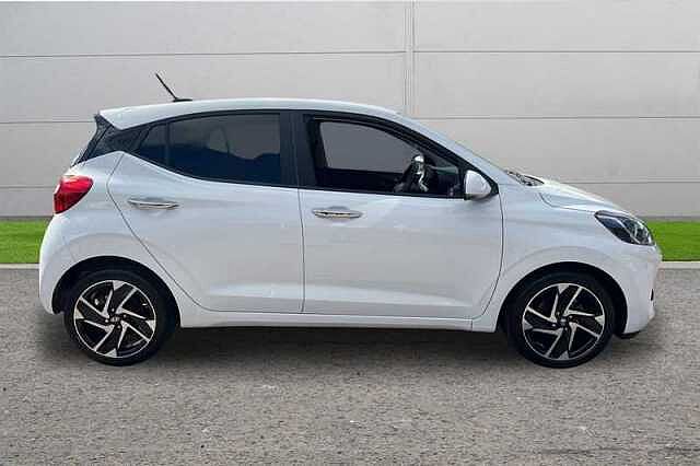 Hyundai i10 1.2 [79] PREMIUM 5DR AUTO [NAV]