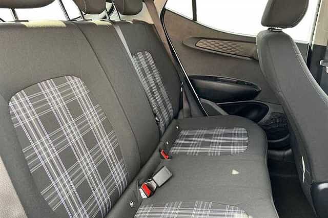 Hyundai i10 1.2 [79] PREMIUM 5DR AUTO [NAV]