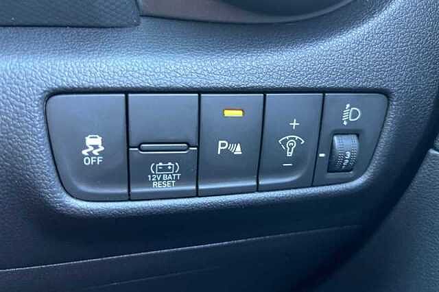 Hyundai KONA 1.6 GDI HYBRID PREMIUM 5DR DCT