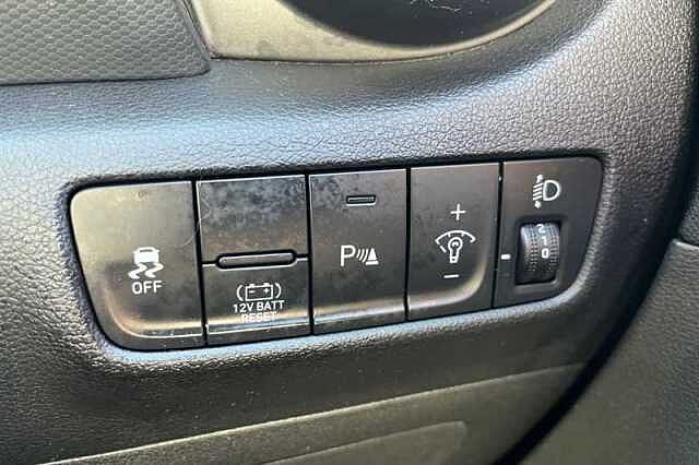Hyundai KONA 1.6 h-GDi Premium SUV 5dr Petrol Hybrid DCT Euro 6 (s/s) (141 ps) Grey