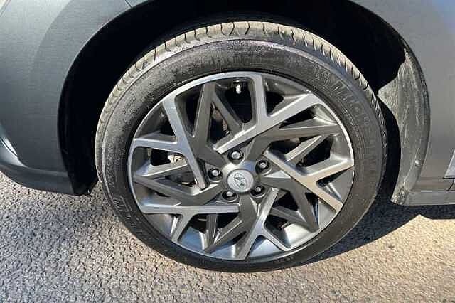 Hyundai KONA 1.6 h-GDi Premium SUV 5dr Petrol Hybrid DCT Euro 6 (s/s) (141 ps) Grey