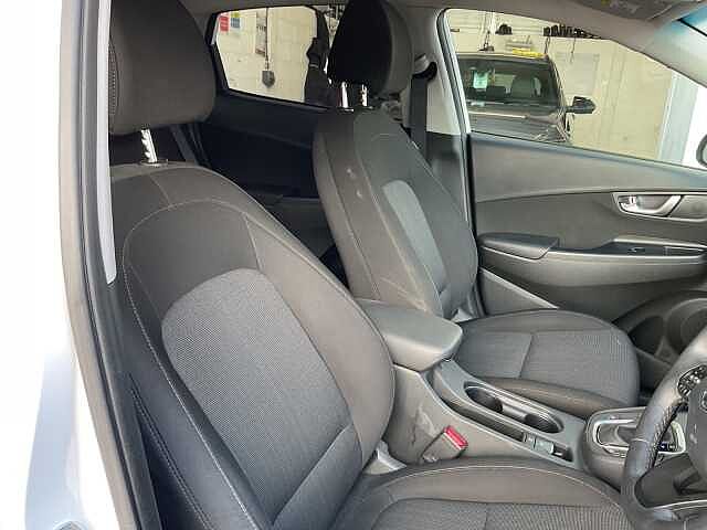 Hyundai KONA 1.6 GDi Hybrid Premium 5dr DCT White