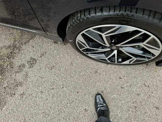 Hyundai Ioniq 6 168kW Premium 77kWh 4dr Auto