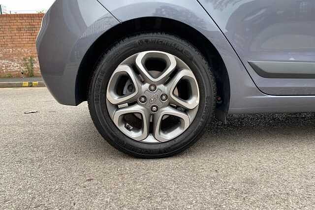 Hyundai i20 1.2 MPi Premium Nav 5dr