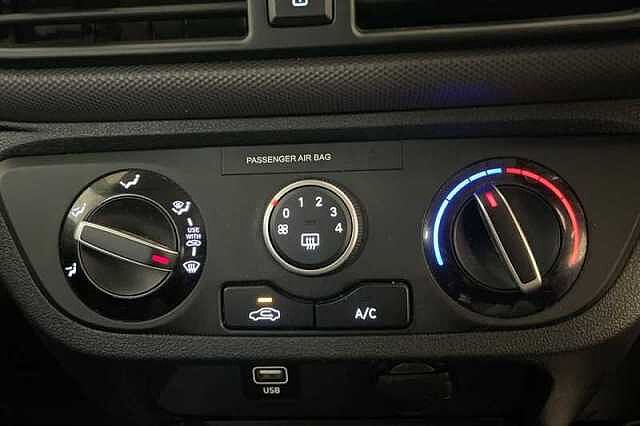 Hyundai I10 1.0 SE Connect Hatchback 5dr Petrol Manual Euro 6 (s/s) (67 ps) Red