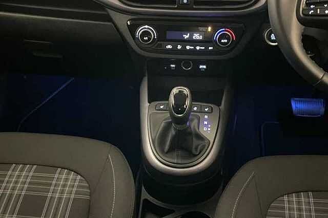 Hyundai i10 1.2 Premium Hatchback 5dr Petrol Auto Euro 6 (s/s) (79 ps)