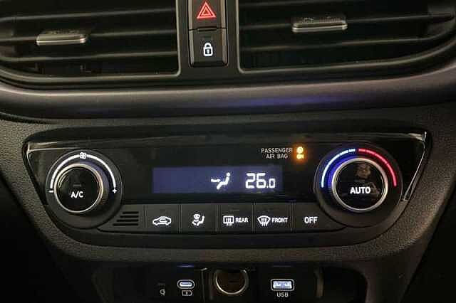 Hyundai i10 1.2 Premium Hatchback 5dr Petrol Auto Euro 6 (s/s) (79 ps)