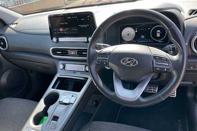 Hyundai KONA 64kWh Premium SUV 5dr Electric Auto (10.5kW Charger) (204 ps)