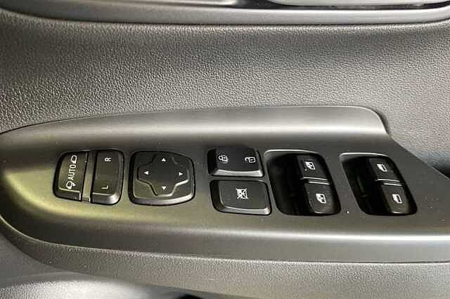 Hyundai KONA 64kWh Premium SUV 5dr Electric Auto (10.5kW Charger) (204 ps)