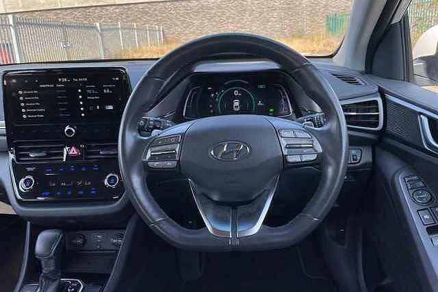 Hyundai IONIQ 1.6 h-GDi Premium Hatchback 5dr Petrol Hybrid DCT Euro 6 (s/s) (141 ps) White