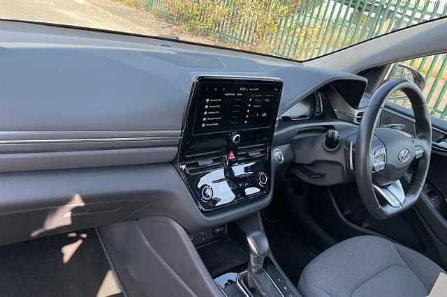Hyundai IONIQ 1.6 h-GDi Premium Hatchback 5dr Petrol Hybrid DCT Euro 6 (s/s) (141 ps) White