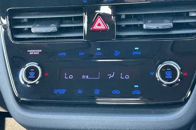 Hyundai IONIQ 1.6 h-GDi Premium Hatchback 5dr Petrol Hybrid DCT Euro 6 (s/s) (141 ps) White