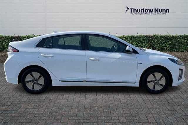 Hyundai IONIQ 1.6 h-GDi Premium Hatchback 5dr Petrol Hybrid DCT Euro 6 (s/s) (141 ps) White