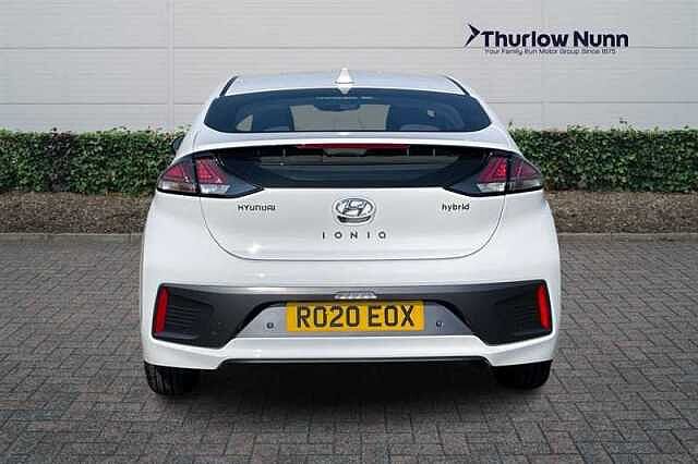 Hyundai IONIQ 1.6 h-GDi Premium Hatchback 5dr Petrol Hybrid DCT Euro 6 (s/s) (141 ps) White