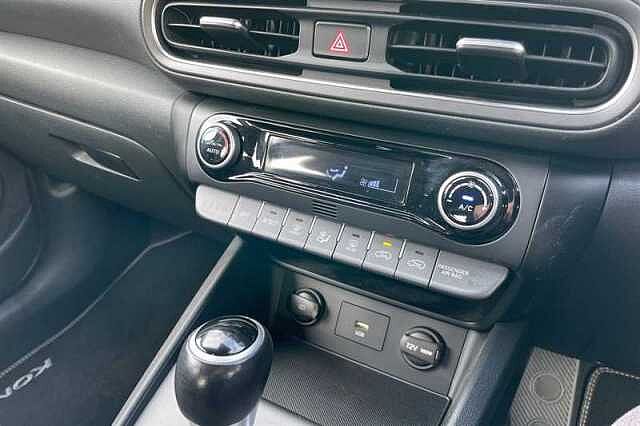 Hyundai KONA 1.6 h-GDi SE Connect SUV 5dr Petrol Hybrid DCT Euro 6 (s/s) (141 ps) ABYSS BLACK