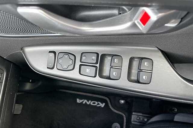 Hyundai KONA 1.6 h-GDi SE Connect SUV 5dr Petrol Hybrid DCT Euro 6 (s/s) (141 ps) ABYSS BLACK