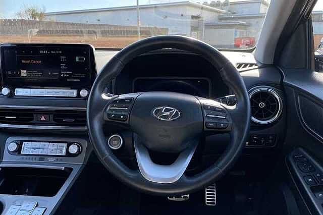 Hyundai KONA 64kWh Ultimate SUV 5dr Electric Auto (10.5kW Charger) (204 ps) Black