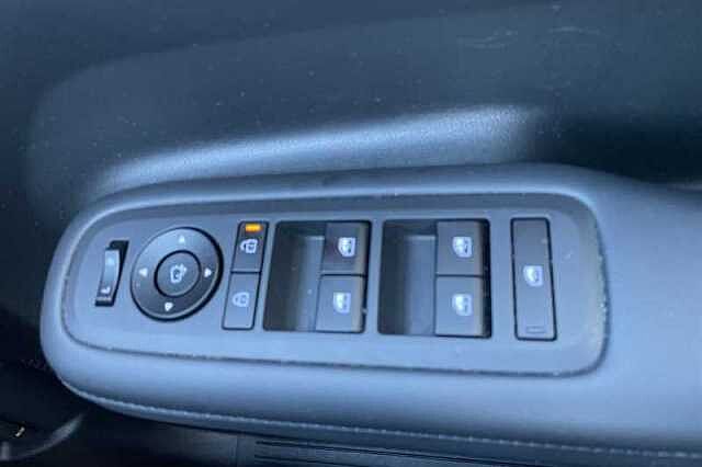 Hyundai SANTA FE 1.6 T-GDi 13.8kWh Premium SUV 5dr Petrol Plug-in Hybrid Auto 4WD Euro 6 (s/s) (7 Black