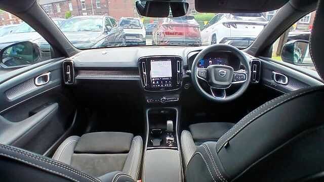 Volvo XC40 2.0 B3 MHEV Plus Dark DCT Auto Euro 6 (s/s) 5dr