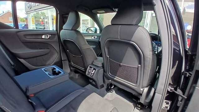 Volvo XC40 2.0 B3 MHEV Plus Dark DCT Auto Euro 6 (s/s) 5dr