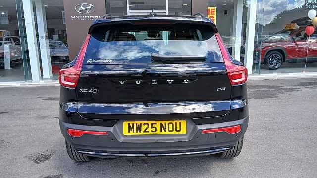 Volvo XC40 2.0 B3 MHEV Plus Dark DCT Auto Euro 6 (s/s) 5dr