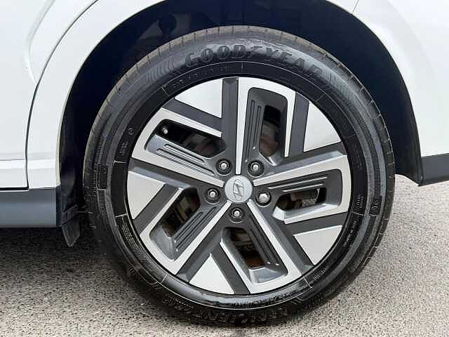 Hyundai KONA 64kWh Premium Auto 5dr (10.5kW Charger)