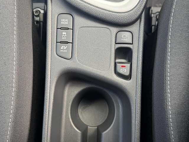 Toyota Yaris 1.5 VVT-h Design E-CVT Euro 6 (s/s) 5dr