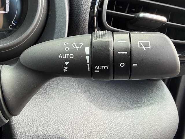 Toyota Yaris 1.5 VVT-h Design E-CVT Euro 6 (s/s) 5dr