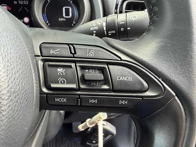 Toyota Yaris 1.5 VVT-h Design E-CVT Euro 6 (s/s) 5dr