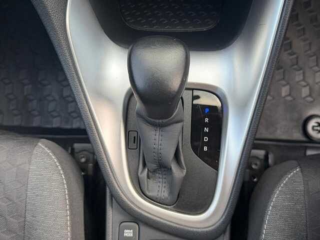 Toyota Yaris 1.5 VVT-h Design E-CVT Euro 6 (s/s) 5dr