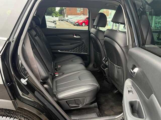 Hyundai Santa Fe 2.2 CRDi Premium SUV 5dr Diesel Auto 4WD Euro 6 (s/s) 7 Seat (200 ps)