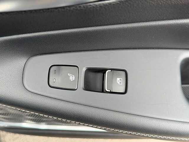 Hyundai Santa Fe 2.2 CRDi Premium SUV 5dr Diesel Auto 4WD Euro 6 (s/s) 7 Seat (200 ps)