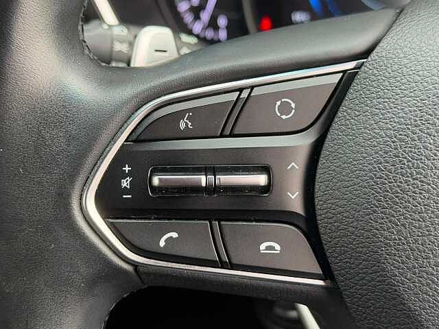 Hyundai Santa Fe 2.2 CRDi Premium SUV 5dr Diesel Auto 4WD Euro 6 (s/s) 7 Seat (200 ps)