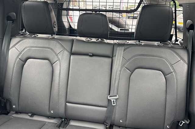 Land Rover Defender 3.0 D250 SE 110 5dr Auto
