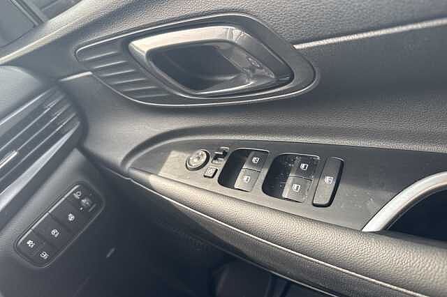 Hyundai BAYON 1.0 TGDi 48V MHEV Premium 5dr DCT Red