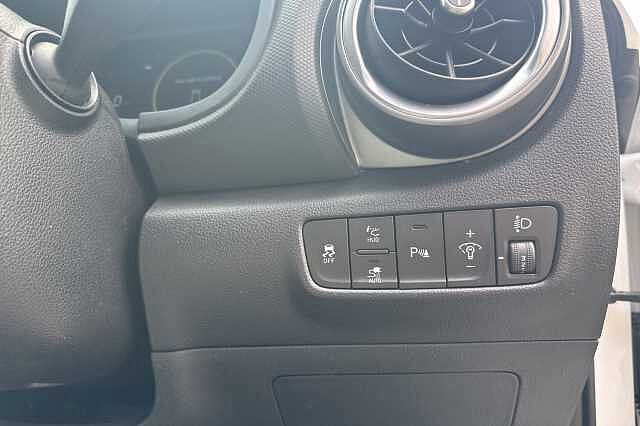Hyundai KONA 150kW Ultimate 64kWh 5dr Auto White